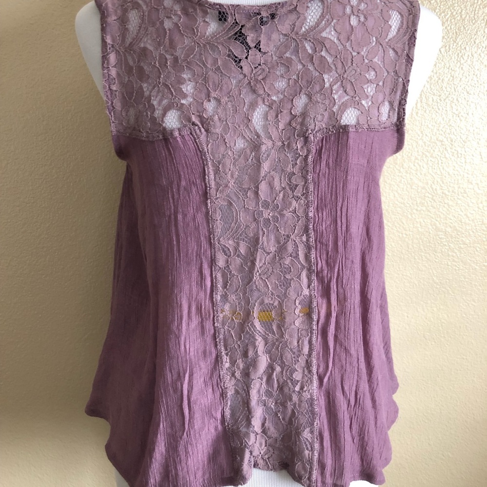 ✨Beautiful Spring flowy top✨ - Picture 4 of 4
